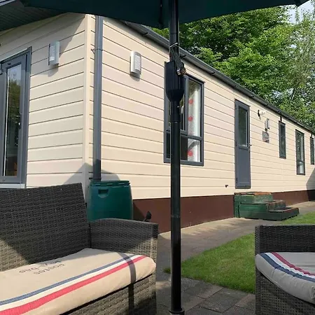 Chalet Luxury Spacious House With Two Bathrooms At Park With Swimming Pools, Restaurant, Bowling, Massage & Wellness *