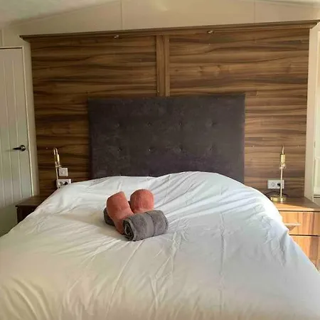 Luxury Spacious House With Two Bathrooms At Park With Swimming Pools, Restaurant, Bowling, Massage & Wellness Chalet Voorthuizen