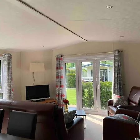 Luxury Spacious House With Two Bathrooms At Park With Swimming Pools, Restaurant, Bowling, Massage & Wellness Chalet *