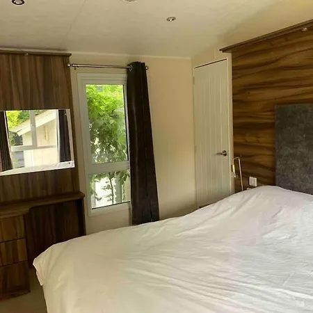 Luxury Spacious House With Two Bathrooms At Park With Swimming Pools, Restaurant, Bowling, Massage & Wellness * Voorthuizen