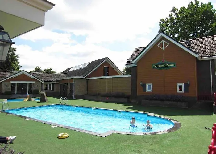 Luxury Spacious House With Two Bathrooms At Park With Swimming Pools, Restaurant, Bowling, Massage & Wellness Σαλέ *