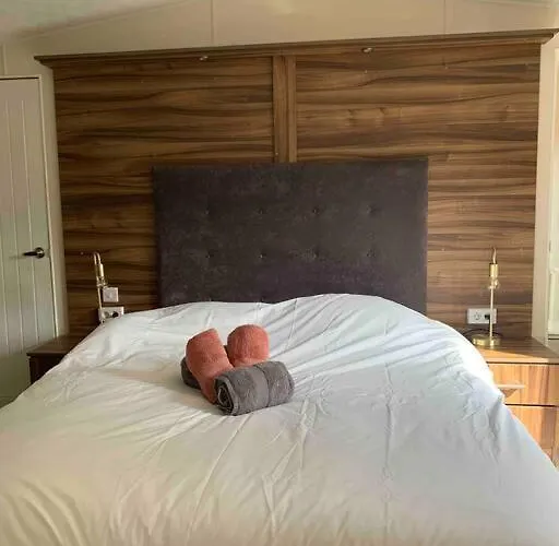 Luxury Spacious House With Two Bathrooms At Park With Swimming Pools, Restaurant, Bowling, Massage & Wellness Chalet Voorthuizen