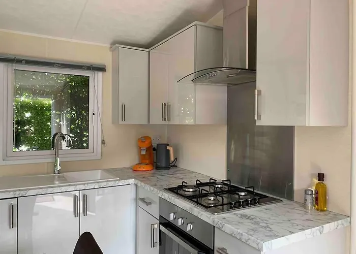 Luxury Spacious House With Two Bathrooms At Park With Swimming Pools, Restaurant, Bowling, Massage & Wellness Σαλέ