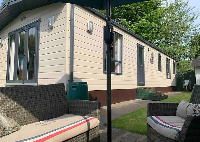 Chalet Luxury Spacious House With Two Bathrooms At Park With Swimming Pools, Restaurant, Bowling, Massage & Wellness *