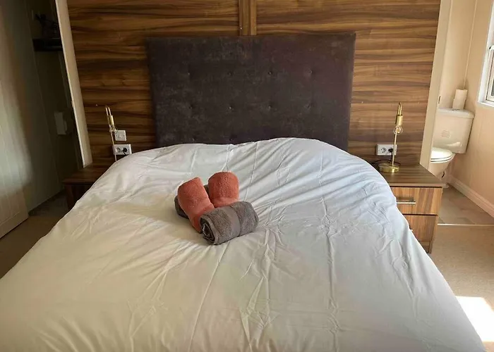 Chalet Luxury Spacious House With Two Bathrooms At Park With Swimming Pools, Restaurant, Bowling, Massage & Wellness *